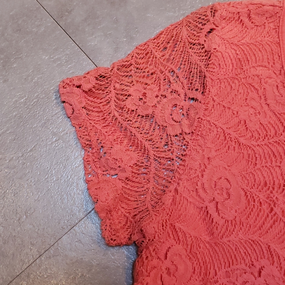 Leo & Nicole coral color short sleeve